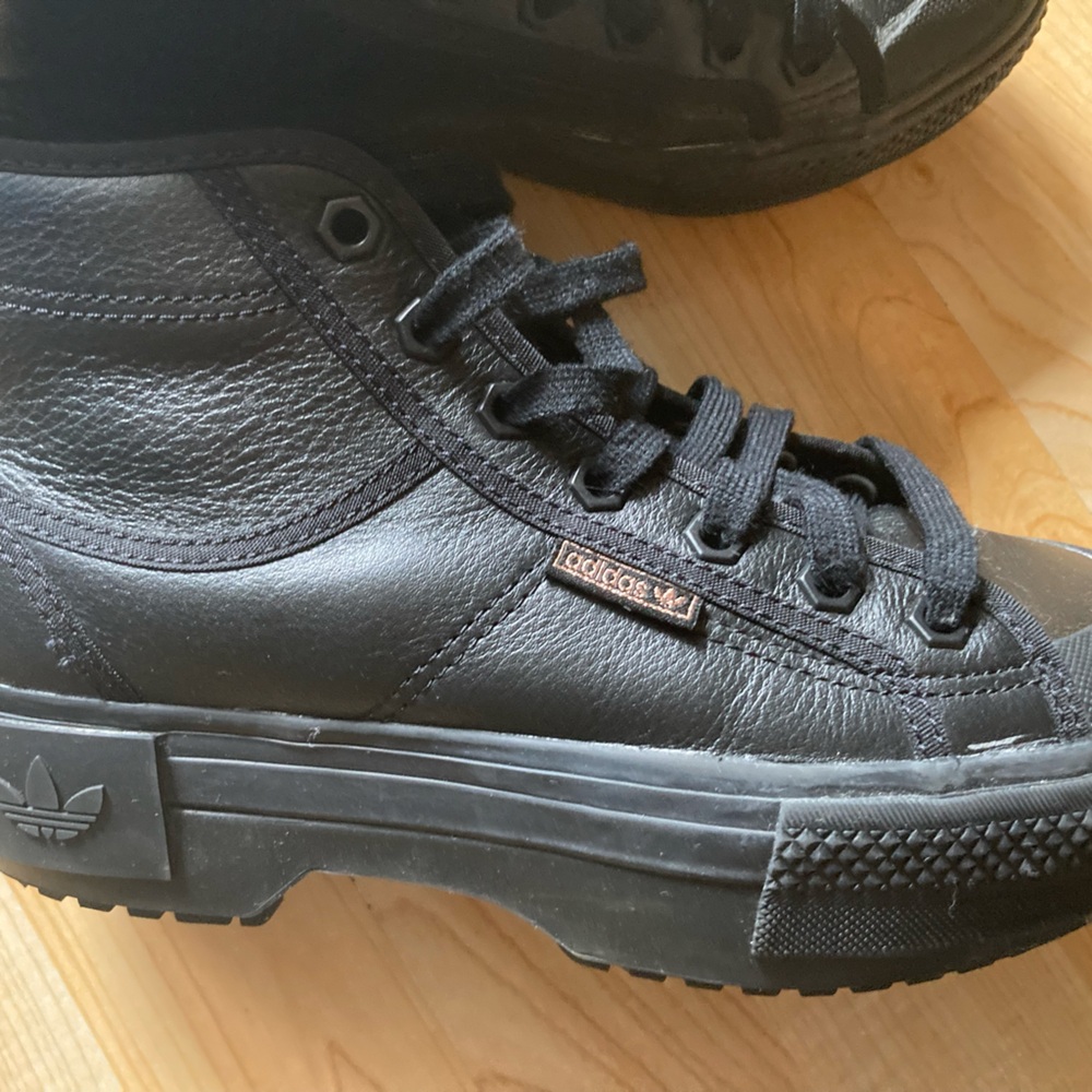 Adidas high top Nizza leather trek shoes
